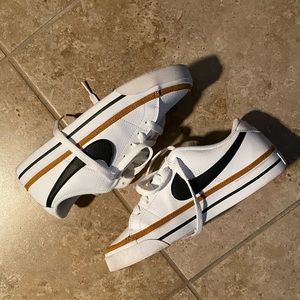 Nike Court Legacy Women’s size 7